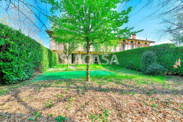 casa indipendente in vendita ad Osnago in zona Canova