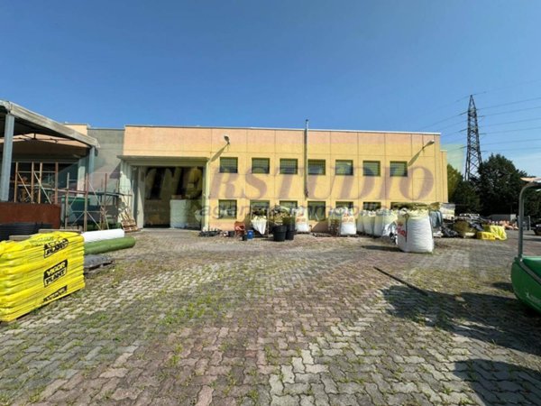 locale di sgombero in vendita a Paderno d'Adda