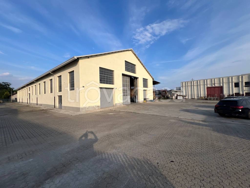locale commerciale in vendita a Paderno d'Adda
