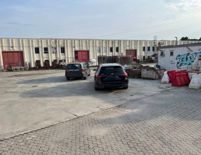 locale commerciale in vendita a Paderno d'Adda