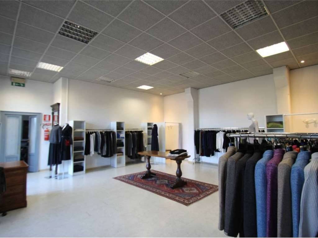 negozio in vendita a Paderno d'Adda
