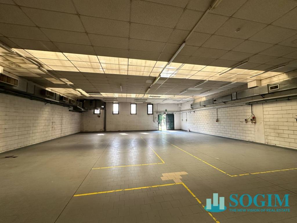 locale commerciale in vendita a Paderno d'Adda