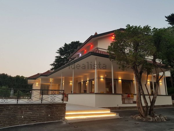 negozio in vendita a Paderno d'Adda