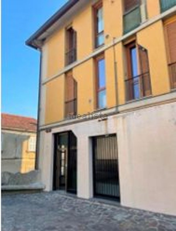 locale commerciale in vendita a Paderno d'Adda