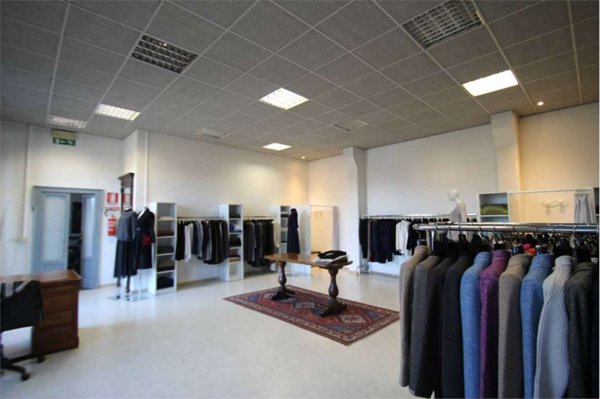 negozio in vendita a Paderno d'Adda