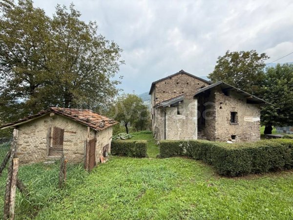 casale in vendita a Parlasco