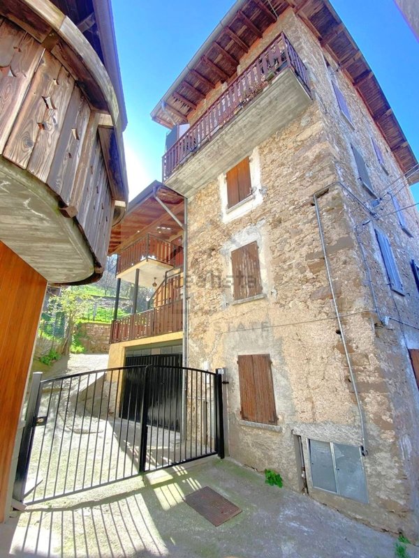 appartamento in vendita a Parlasco