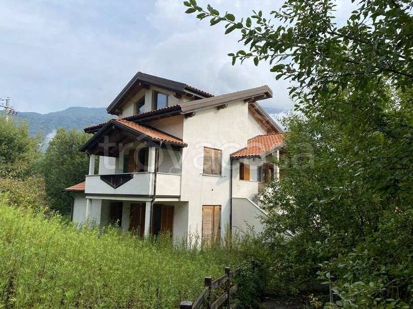 appartamento in vendita a Parlasco