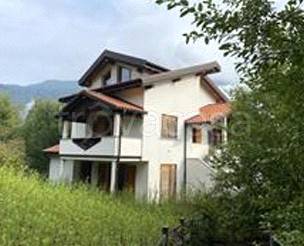 appartamento in vendita a Parlasco