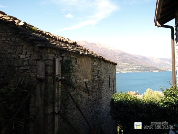 appartamento in vendita a Perledo in zona Gittana