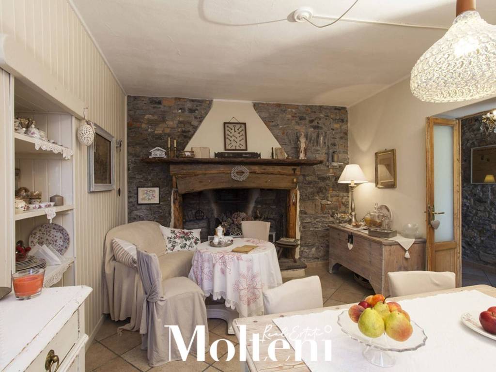 casa indipendente in vendita a Perledo