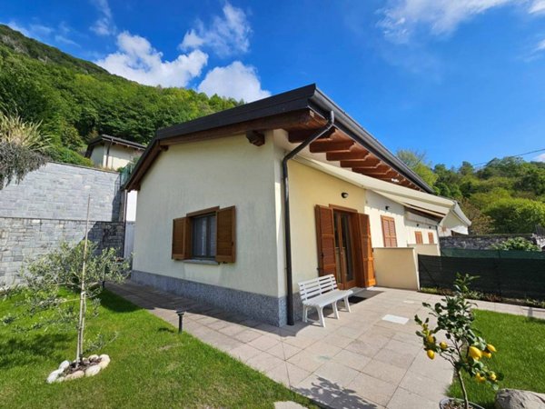 casa indipendente in vendita a Perledo in zona Regoledo