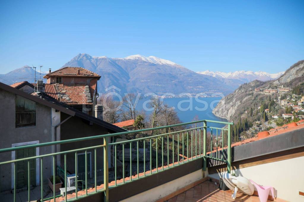 casa indipendente in vendita a Perledo in zona Vezio