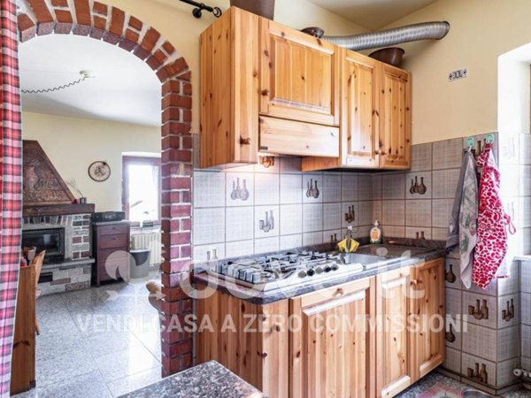 appartamento in vendita a Perledo in zona Gittana