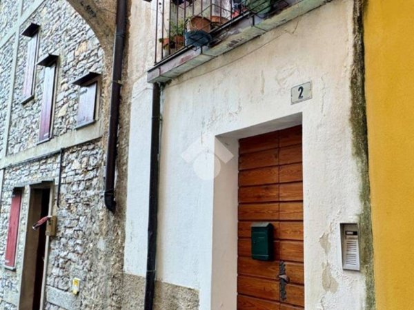 casa indipendente in vendita a Perledo