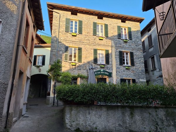 casa indipendente in vendita a Perledo