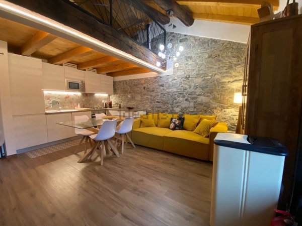 appartamento in vendita a Perledo in zona Regoledo