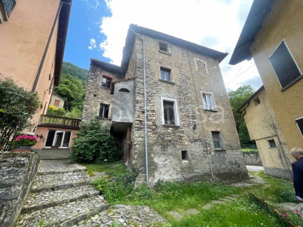 casa indipendente in vendita a Perledo in zona Gittana