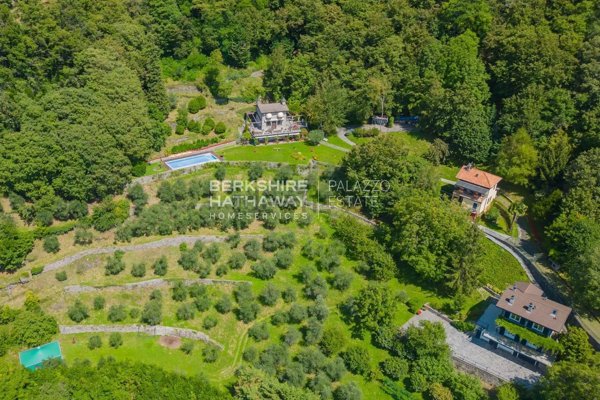 casa indipendente in vendita a Perledo in zona Vezio