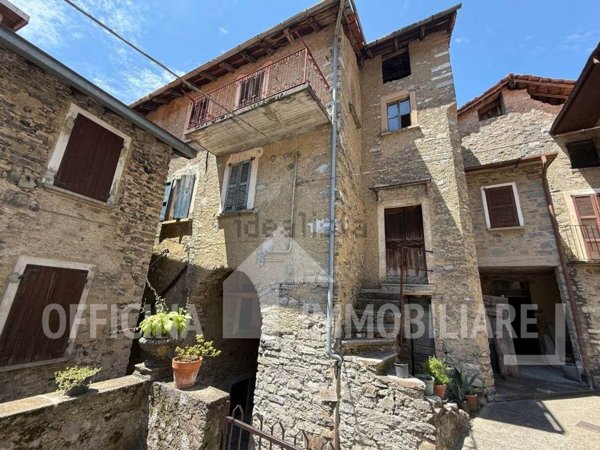 casa indipendente in vendita a Perledo