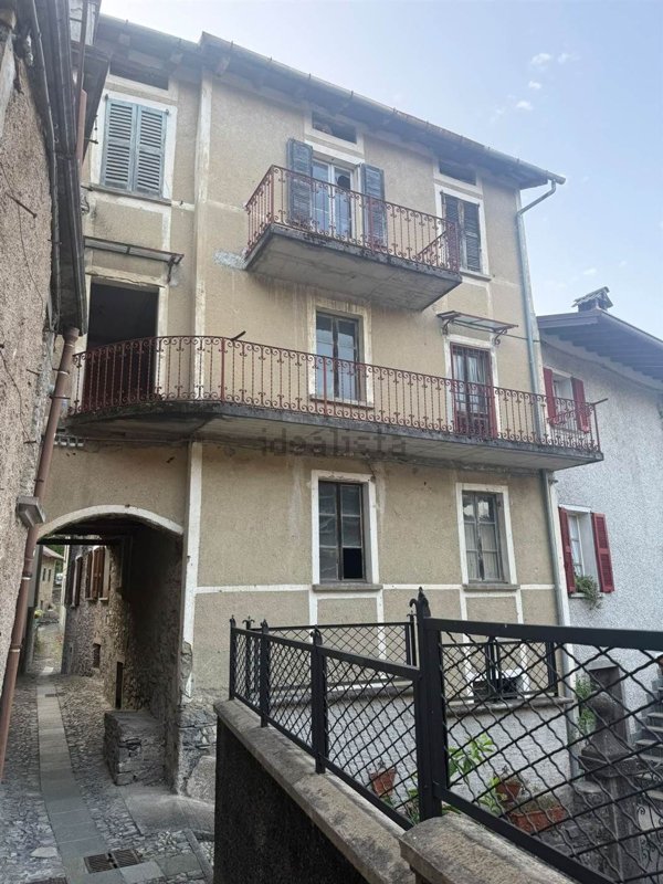 casa indipendente in vendita a Perledo in zona Tondello