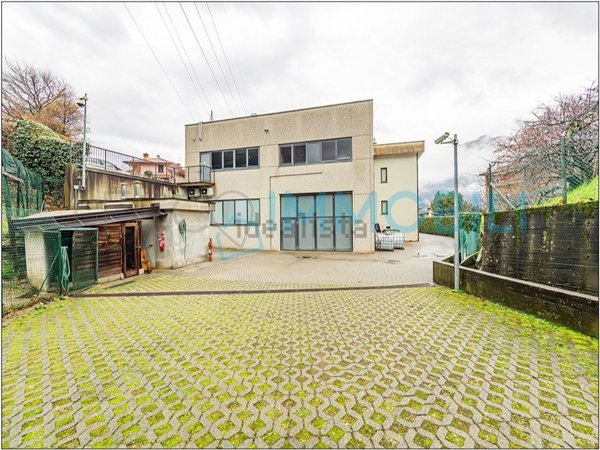 capannone in vendita a Pescate