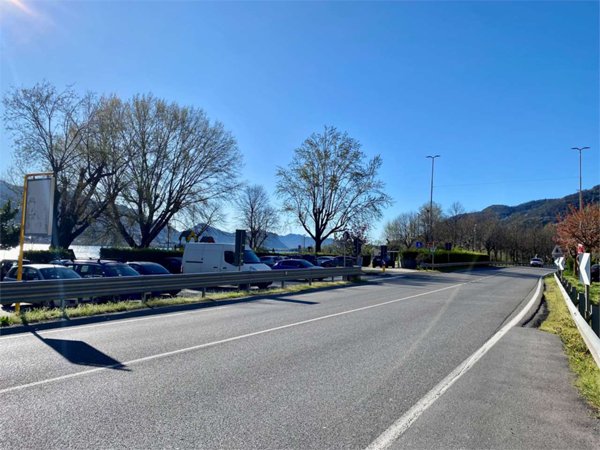 negozio in vendita a Pescate
