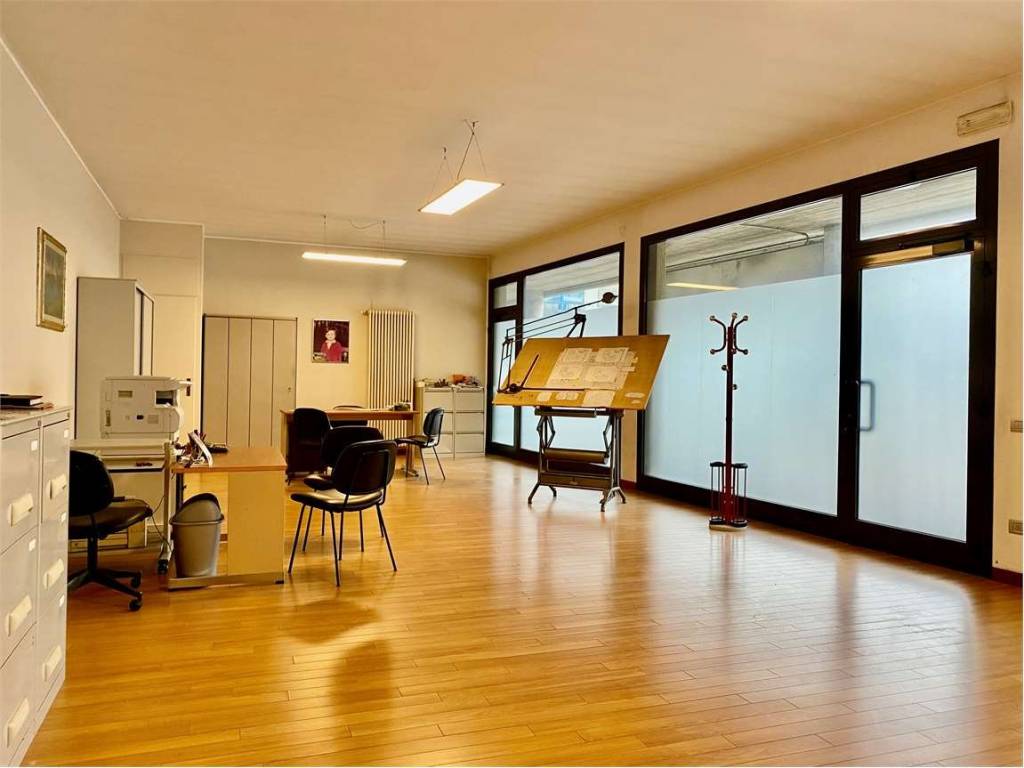 negozio in vendita a Pescate