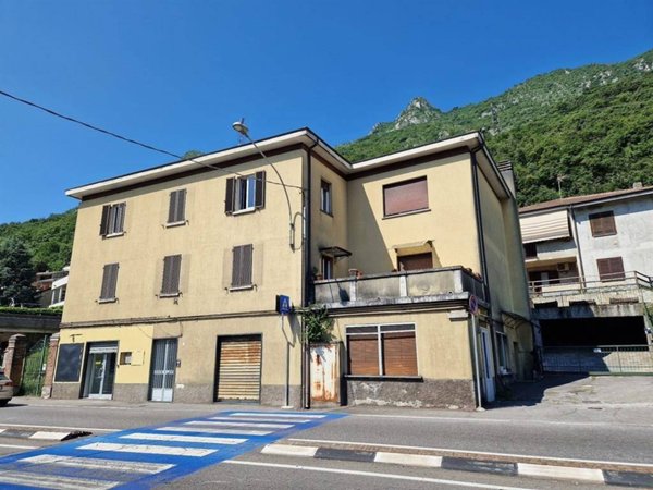 negozio in vendita a Pescate