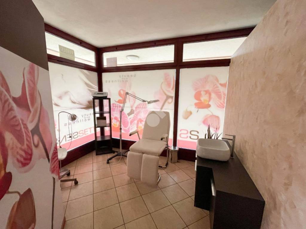 negozio in vendita a Pescate