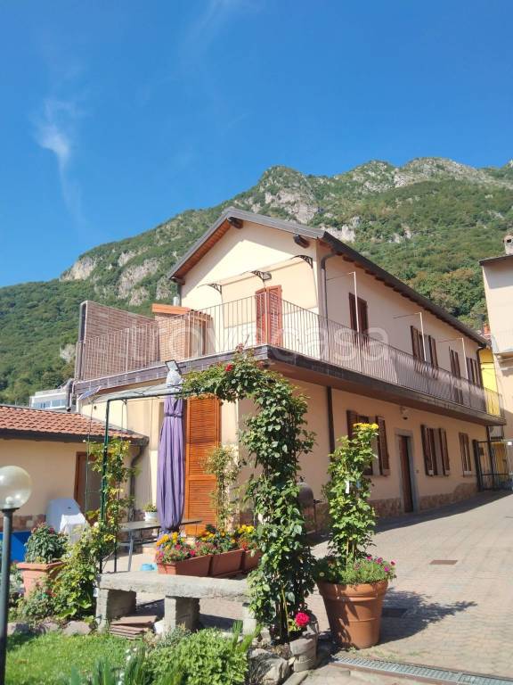 casa indipendente in vendita a Pescate