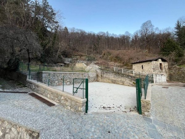 casa indipendente in vendita a Primaluna in zona Cortabbio