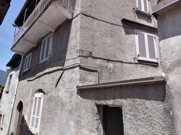casa indipendente in vendita a Primaluna in zona Cortabbio