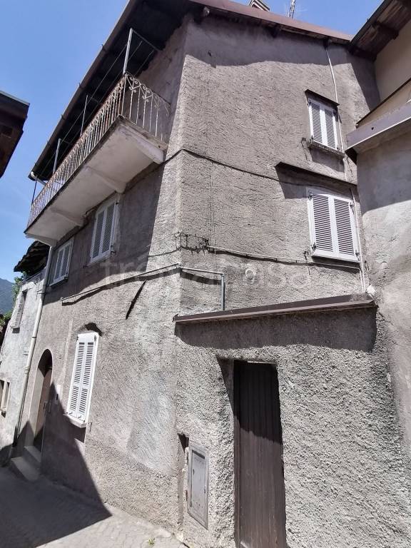 casa indipendente in vendita a Primaluna in zona Cortabbio