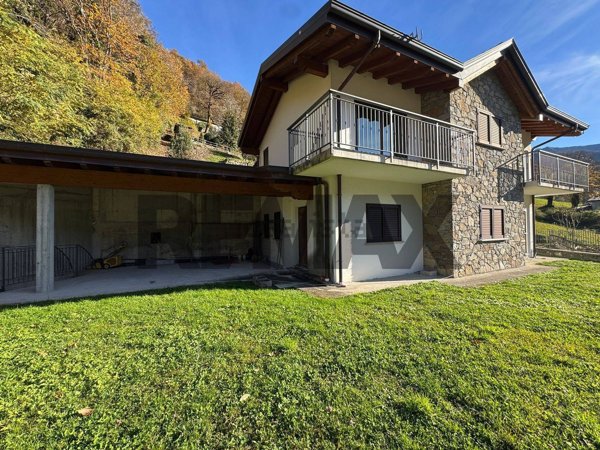 casa indipendente in vendita a Primaluna in zona Vimogno
