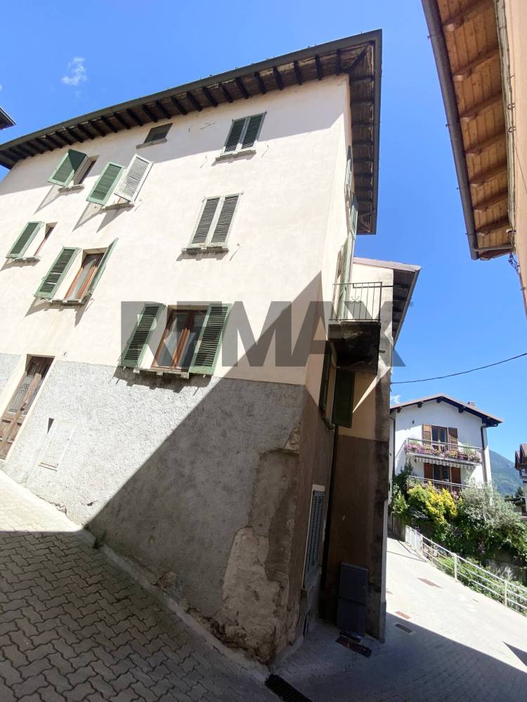 casa indipendente in vendita a Primaluna in zona Cortabbio