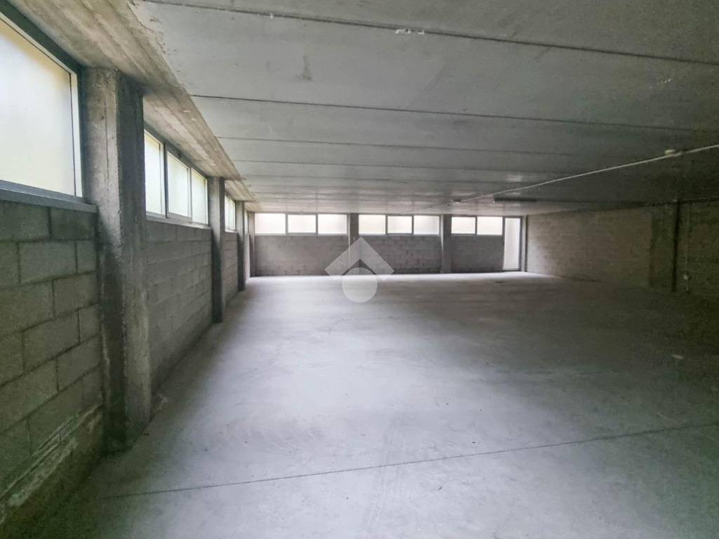 locale commerciale in vendita a Robbiate