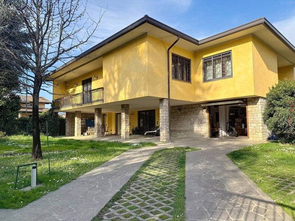 casa indipendente in vendita a Robbiate