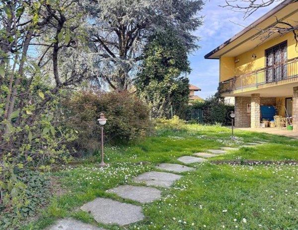 casa indipendente in vendita a Robbiate