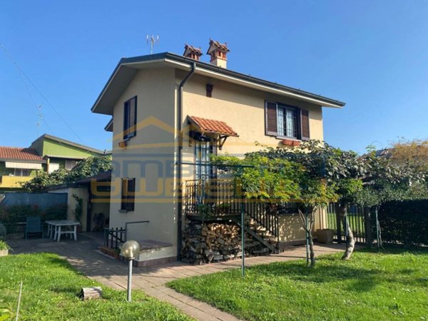 casa indipendente in vendita a Robbiate