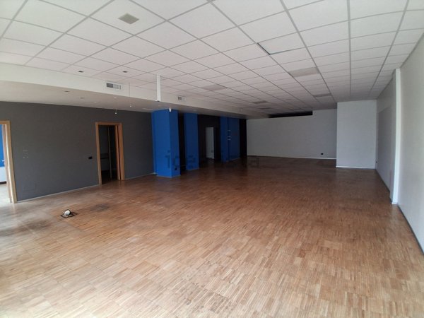 locale commerciale in vendita a Robbiate
