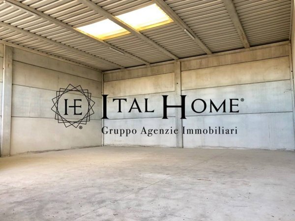 locale commerciale in vendita a Robbiate