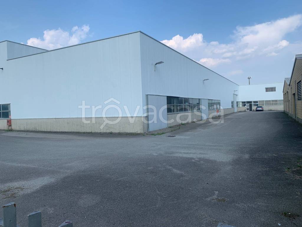 locale commerciale in vendita a Robbiate