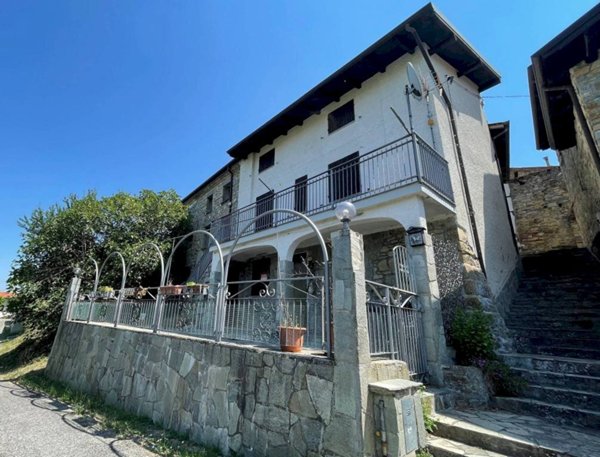 casa indipendente in vendita a Fabbrica Curone in zona Selvapiana