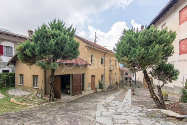 casa indipendente in vendita a Fabbrica Curone in zona Forotondo