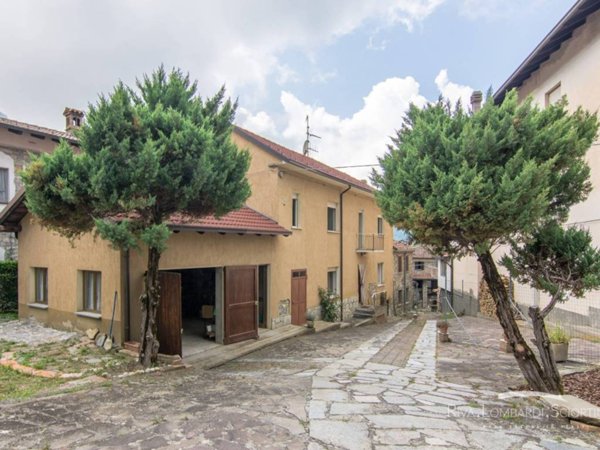 casa indipendente in vendita a Fabbrica Curone in zona Forotondo