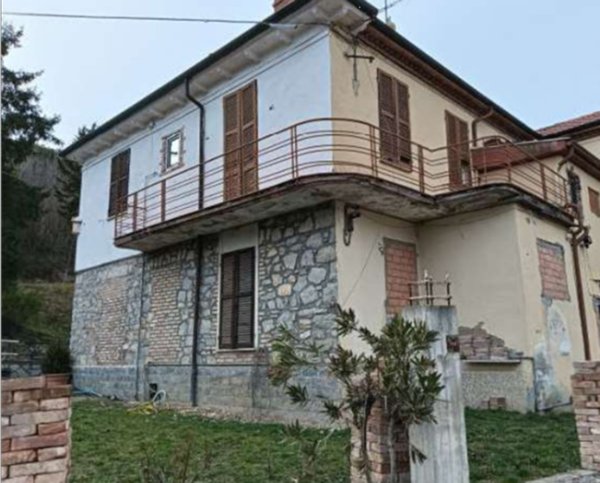 casa indipendente in vendita a Fabbrica Curone in zona Garadassi
