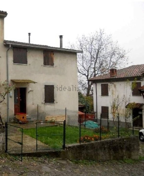 casa indipendente in vendita a Fabbrica Curone in zona Lunassi