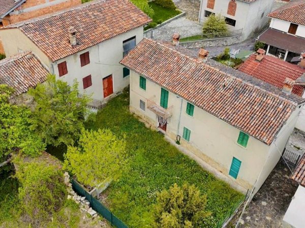 casa indipendente in vendita a Fabbrica Curone in zona Montecapraro