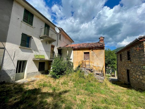 casa semindipendente in vendita a Fabbrica Curone in zona Montecapraro